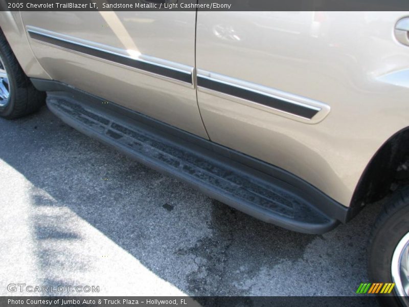 Sandstone Metallic / Light Cashmere/Ebony 2005 Chevrolet TrailBlazer LT
