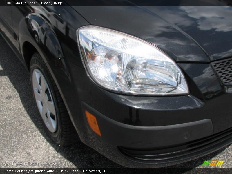 Black / Beige 2006 Kia Rio Sedan