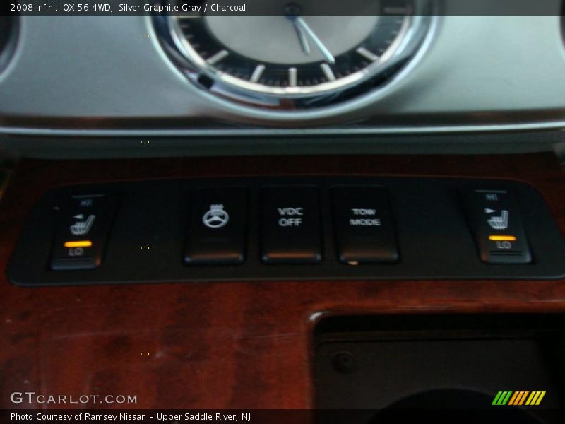 Controls of 2008 QX 56 4WD