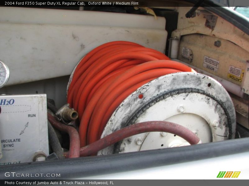Oxford White / Medium Flint 2004 Ford F350 Super Duty XL Regular Cab