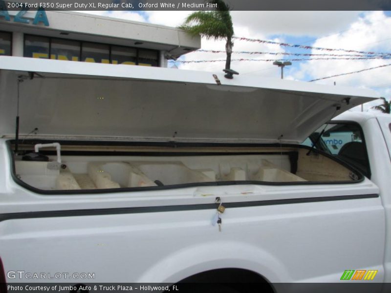 Oxford White / Medium Flint 2004 Ford F350 Super Duty XL Regular Cab