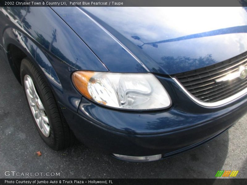 Patriot Blue Pearlcoat / Taupe 2002 Chrysler Town & Country LXi