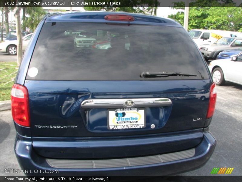 Patriot Blue Pearlcoat / Taupe 2002 Chrysler Town & Country LXi