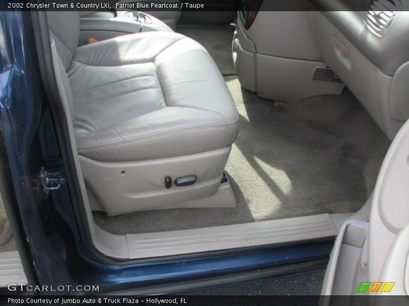 Patriot Blue Pearlcoat / Taupe 2002 Chrysler Town & Country LXi