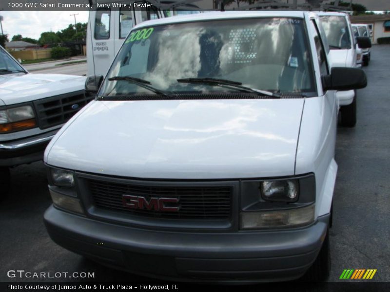 Ivory White / Pewter 2000 GMC Safari Commercial