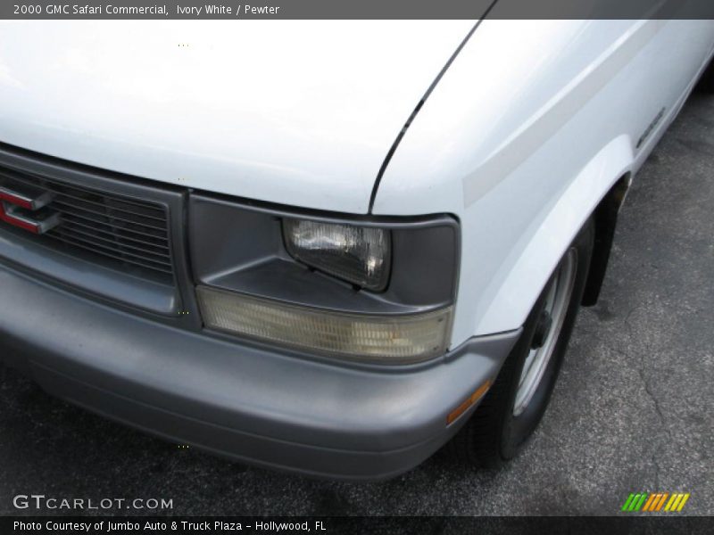Ivory White / Pewter 2000 GMC Safari Commercial