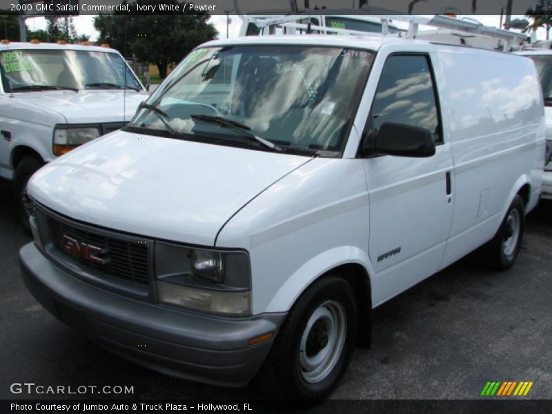 Ivory White / Pewter 2000 GMC Safari Commercial