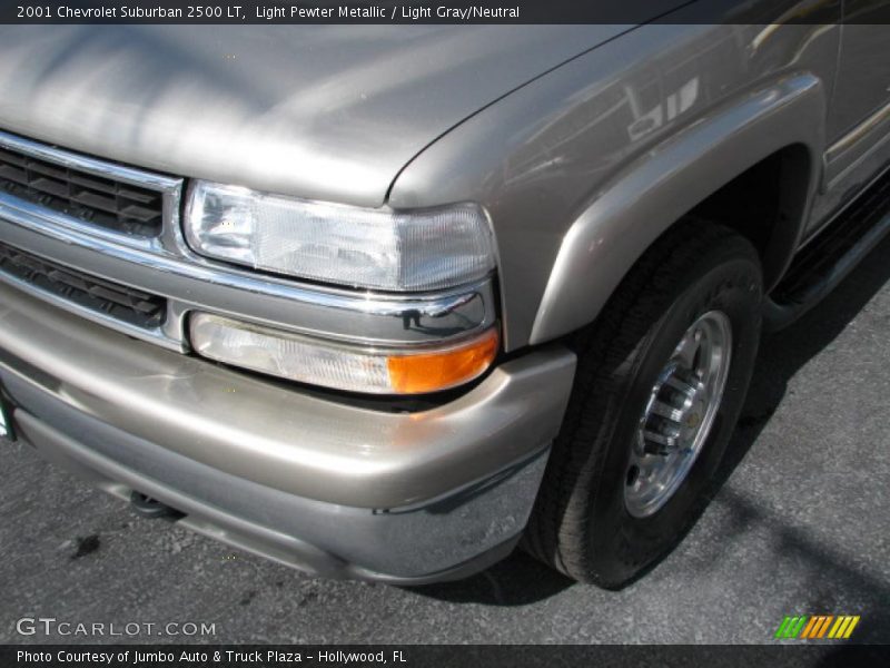 Light Pewter Metallic / Light Gray/Neutral 2001 Chevrolet Suburban 2500 LT