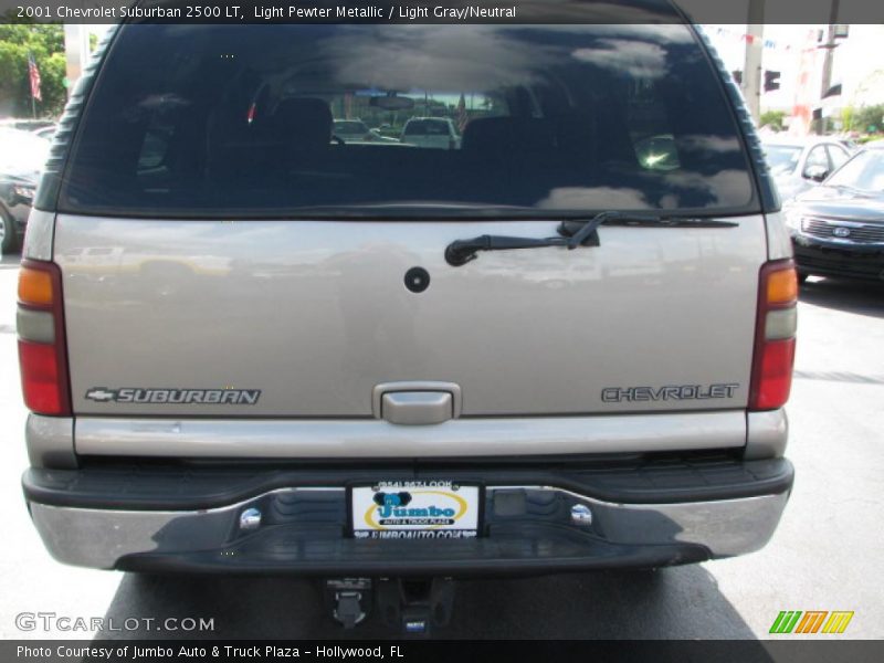 Light Pewter Metallic / Light Gray/Neutral 2001 Chevrolet Suburban 2500 LT