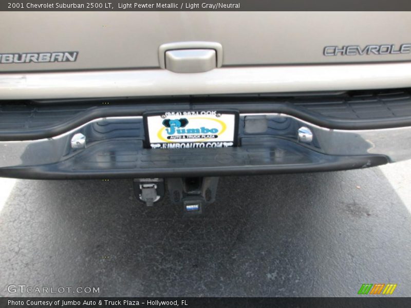 Light Pewter Metallic / Light Gray/Neutral 2001 Chevrolet Suburban 2500 LT