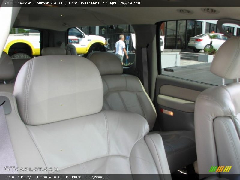 Light Pewter Metallic / Light Gray/Neutral 2001 Chevrolet Suburban 2500 LT