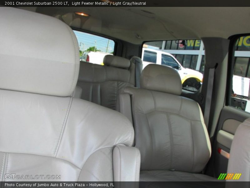 Light Pewter Metallic / Light Gray/Neutral 2001 Chevrolet Suburban 2500 LT
