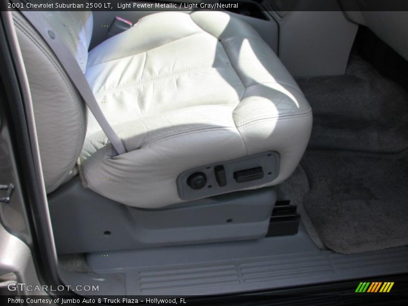 Light Pewter Metallic / Light Gray/Neutral 2001 Chevrolet Suburban 2500 LT