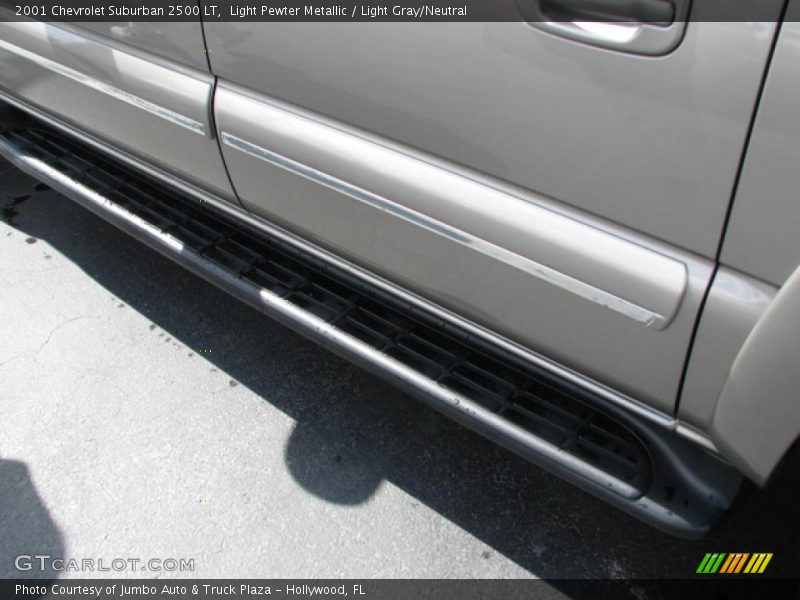 Light Pewter Metallic / Light Gray/Neutral 2001 Chevrolet Suburban 2500 LT