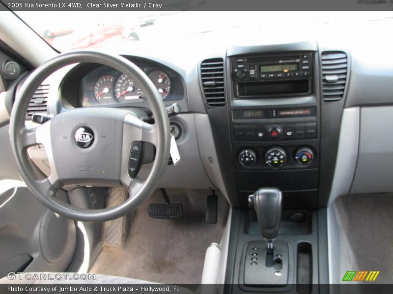 Dashboard of 2005 Sorento LX 4WD
