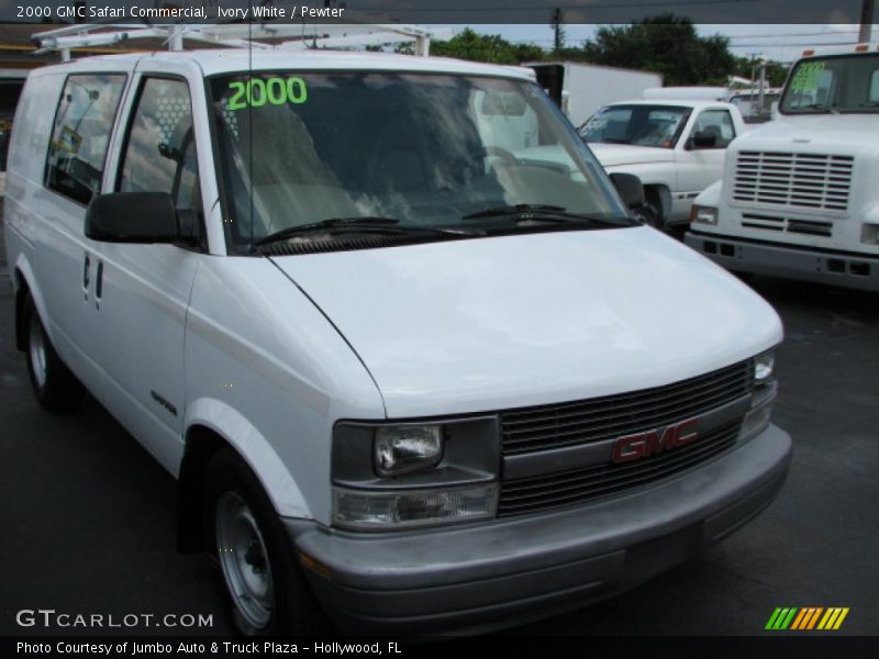 Ivory White / Pewter 2000 GMC Safari Commercial