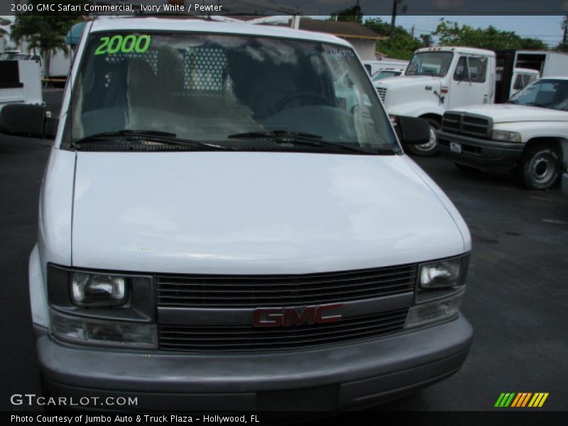 Ivory White / Pewter 2000 GMC Safari Commercial