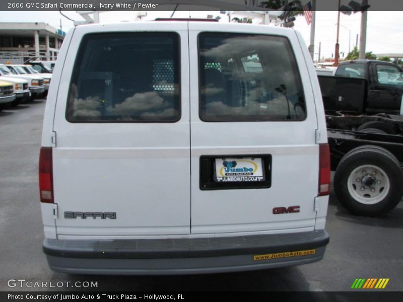 Ivory White / Pewter 2000 GMC Safari Commercial