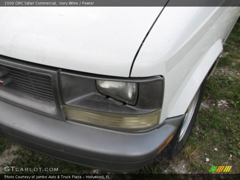 Ivory White / Pewter 2000 GMC Safari Commercial