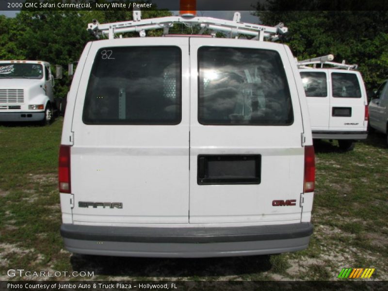 Ivory White / Pewter 2000 GMC Safari Commercial