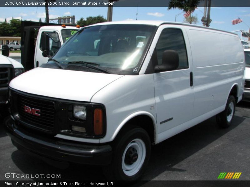 Front 3/4 View of 2000 Savana Van 2500 Cargo