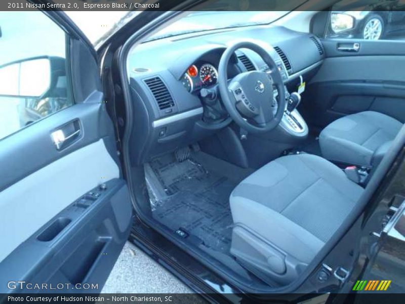  2011 Sentra 2.0 Charcoal Interior