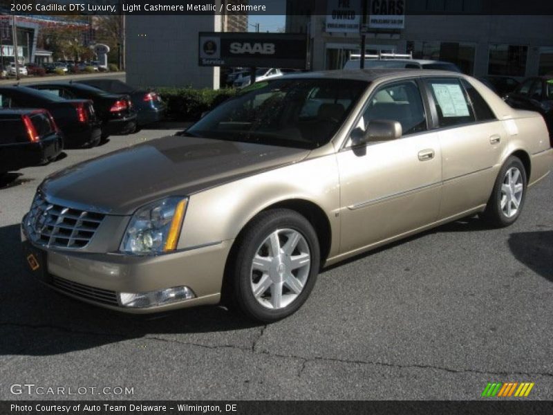 Front 3/4 View of 2006 DTS Luxury