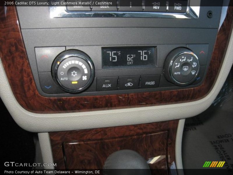Controls of 2006 DTS Luxury
