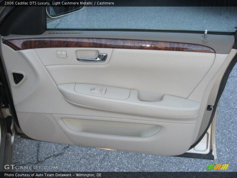 Door Panel of 2006 DTS Luxury