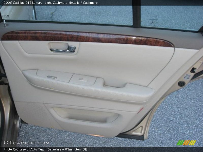 Door Panel of 2006 DTS Luxury
