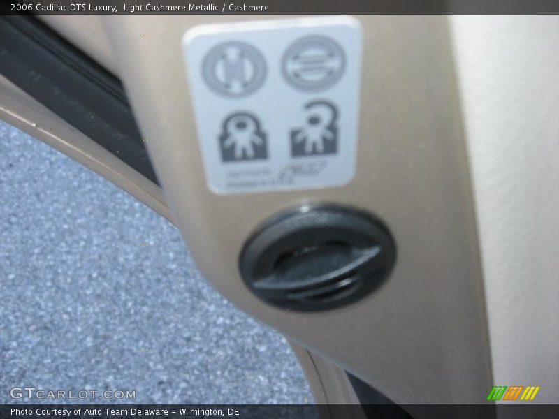 Light Cashmere Metallic / Cashmere 2006 Cadillac DTS Luxury