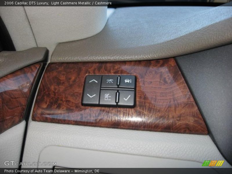 Controls of 2006 DTS Luxury