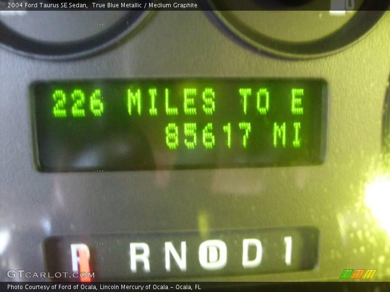 True Blue Metallic / Medium Graphite 2004 Ford Taurus SE Sedan