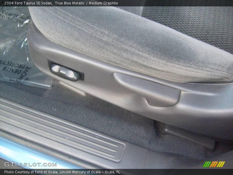 True Blue Metallic / Medium Graphite 2004 Ford Taurus SE Sedan
