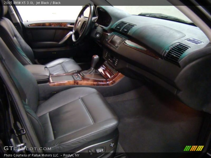 Dashboard of 2005 X5 3.0i