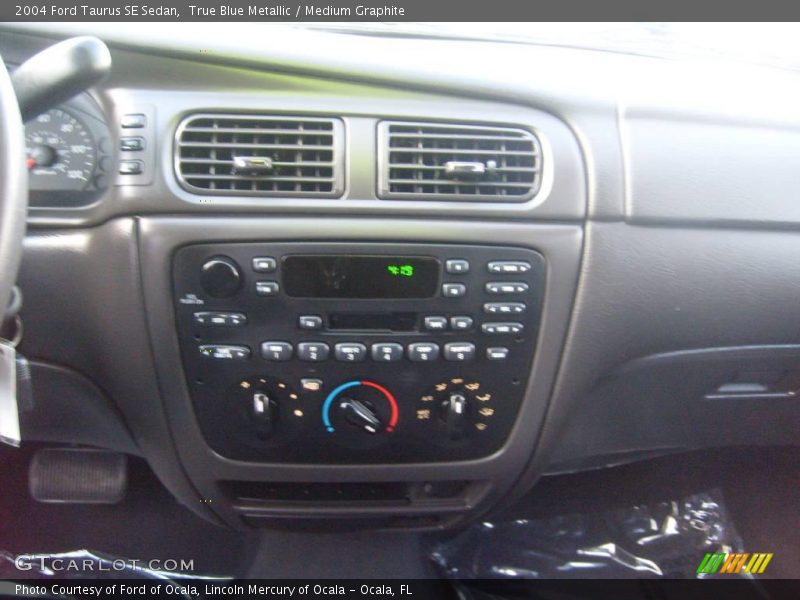 True Blue Metallic / Medium Graphite 2004 Ford Taurus SE Sedan