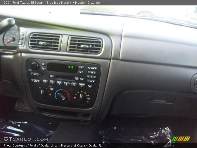 True Blue Metallic / Medium Graphite 2004 Ford Taurus SE Sedan