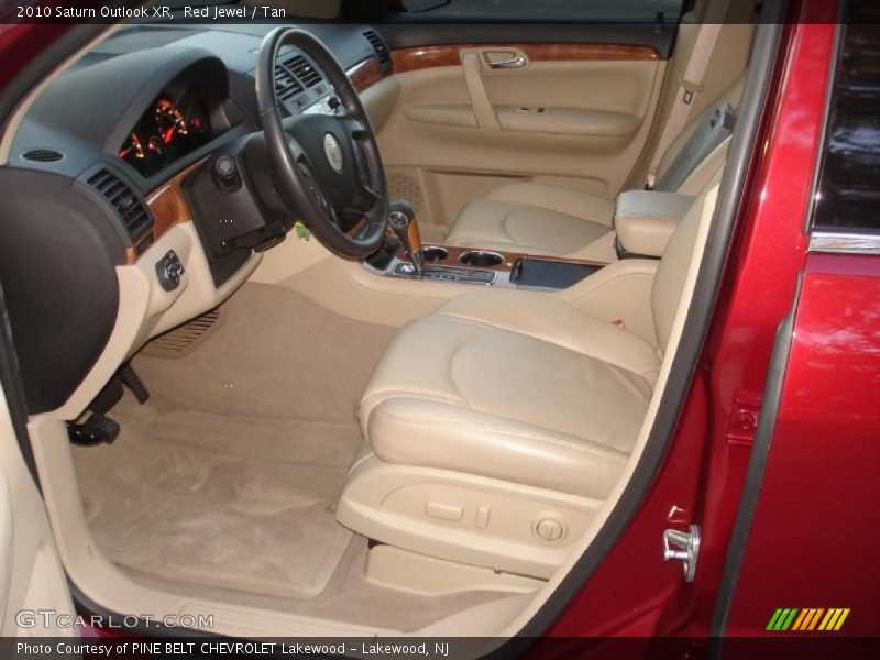  2010 Outlook XR Tan Interior