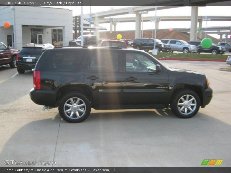Onyx Black / Light Tan 2007 GMC Yukon SLE