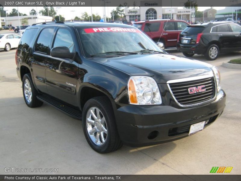 Onyx Black / Light Tan 2007 GMC Yukon SLE