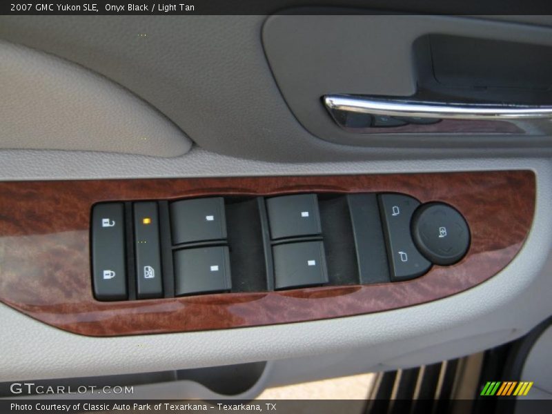 Onyx Black / Light Tan 2007 GMC Yukon SLE