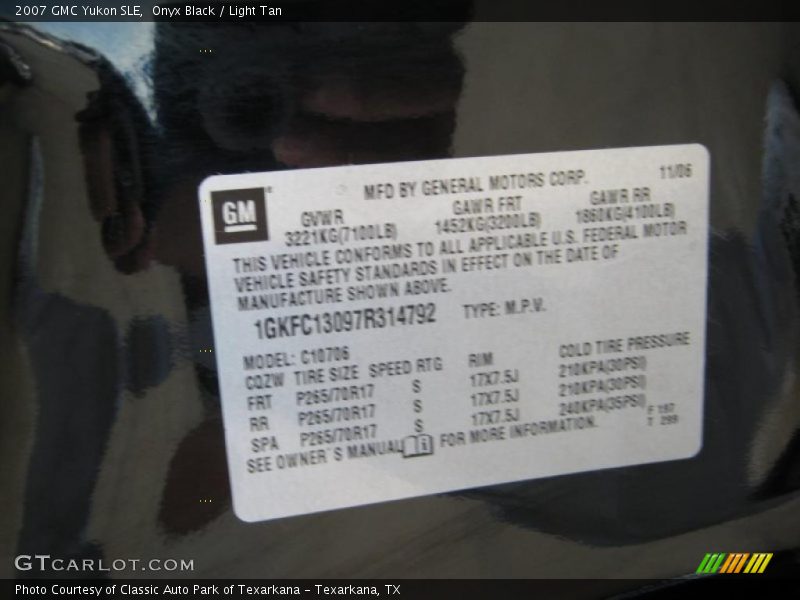 Onyx Black / Light Tan 2007 GMC Yukon SLE