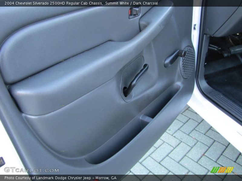 Summit White / Dark Charcoal 2004 Chevrolet Silverado 2500HD Regular Cab Chassis