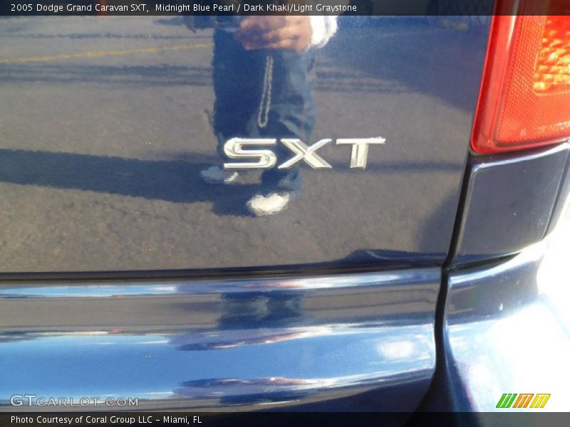  2005 Grand Caravan SXT Logo