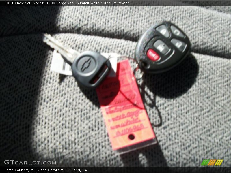 Summit White / Medium Pewter 2011 Chevrolet Express 3500 Cargo Van