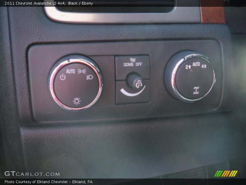Black / Ebony 2011 Chevrolet Avalanche LS 4x4