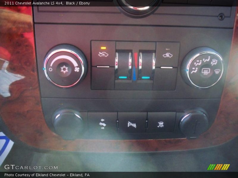 Black / Ebony 2011 Chevrolet Avalanche LS 4x4