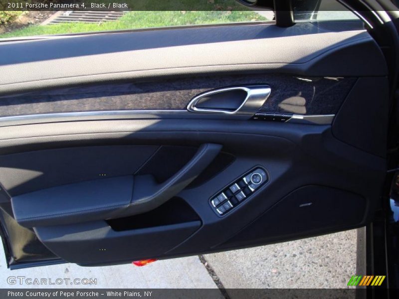 Door Panel of 2011 Panamera 4