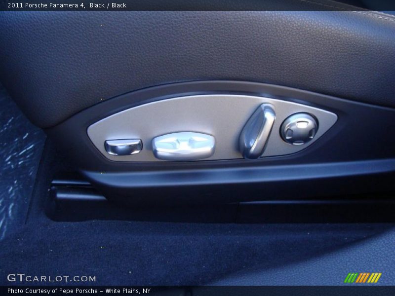 Controls of 2011 Panamera 4