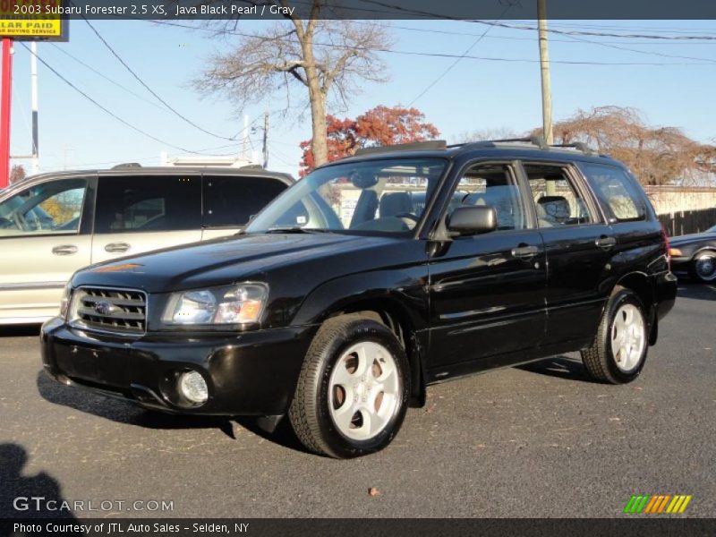 Front 3/4 View of 2003 Forester 2.5 XS